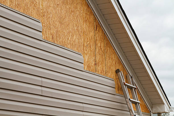 Professional Fiber Cement Siding technician working in Remington, IN